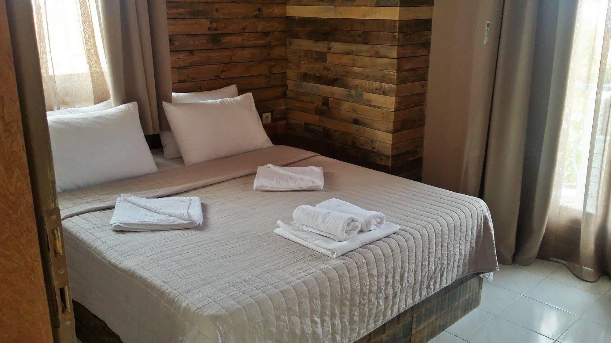 Anemos Hotel Polychrono Ngoại thất bức ảnh