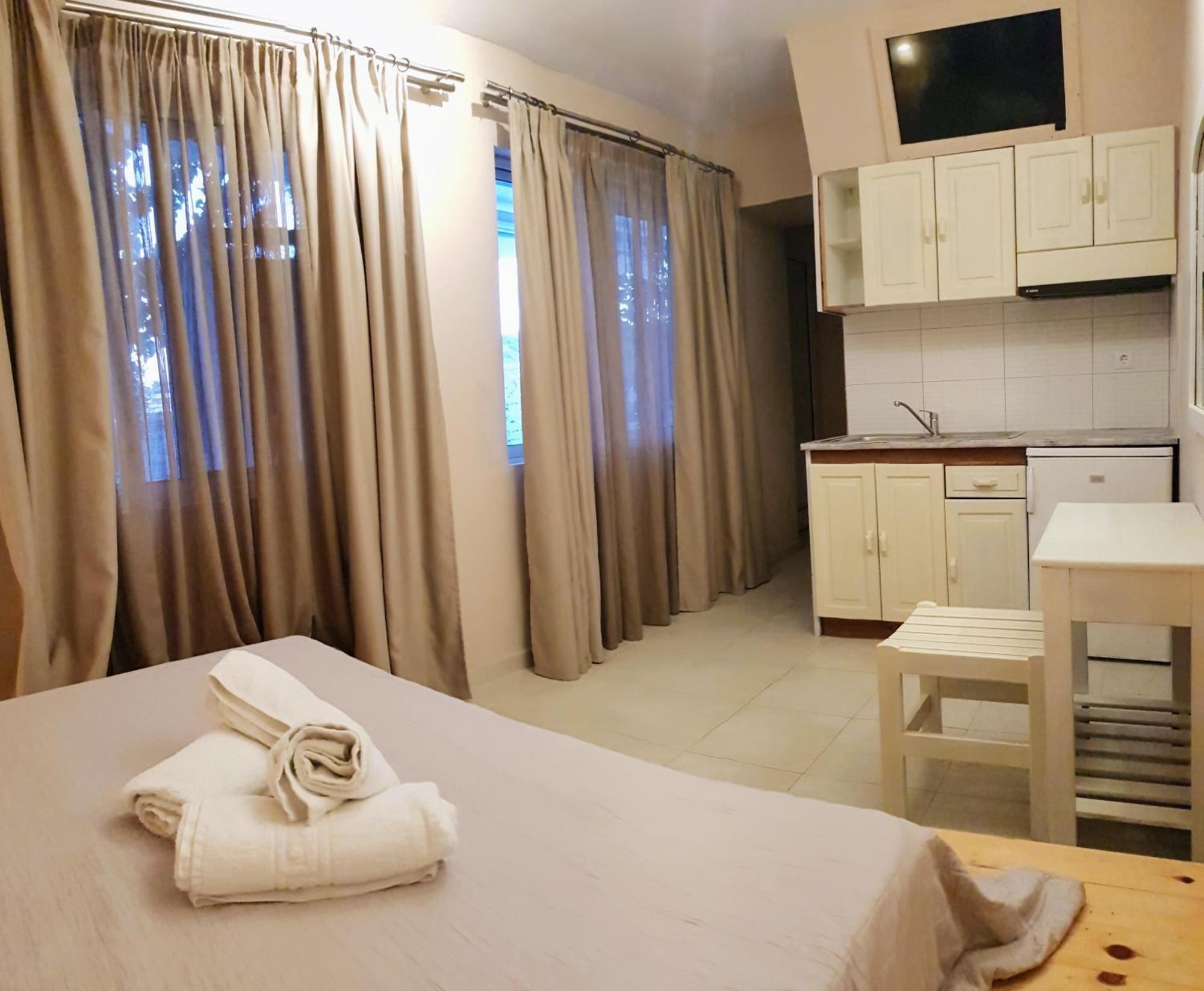 Anemos Hotel Polychrono Ngoại thất bức ảnh